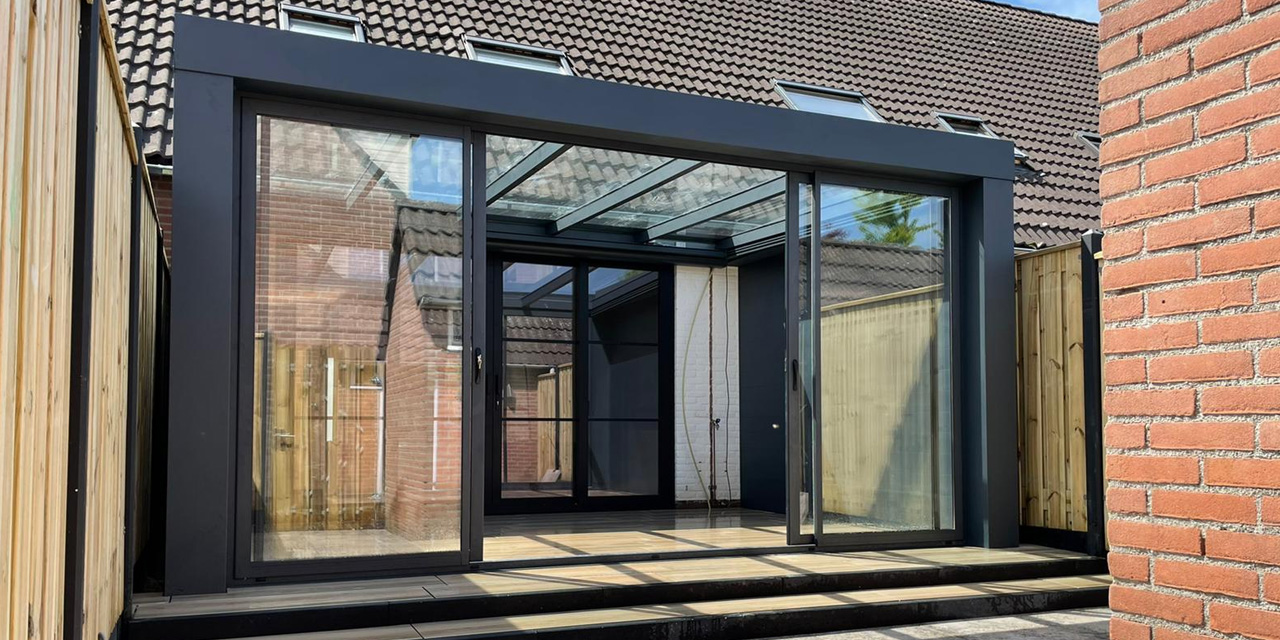 Tuinkamer zwart